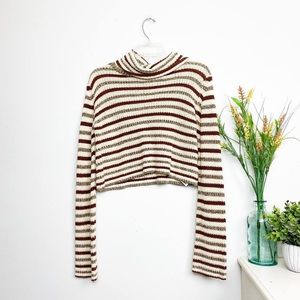Medium Urban Outfitters cropped sweater